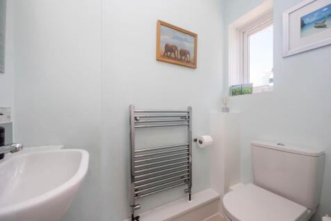 Henge Way 6 BATHROOMA.jpeg