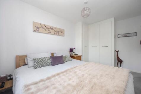 Henge Way 6 LILAC BEDROOM 1A.jpeg