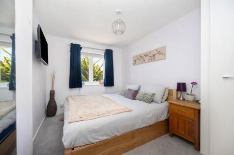 Henge Way 6 LILAC BEDROOM 1.jpeg