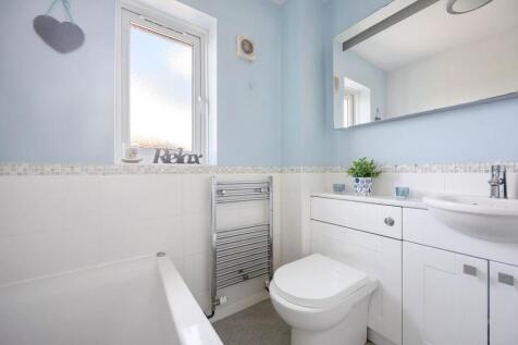 Henge Way 6 BATHROOM.jpeg