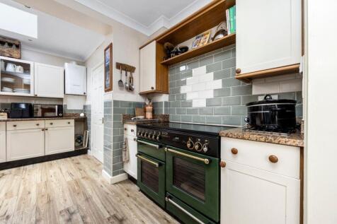 Mile Oak Gardens 30 KITCHEN.jpeg