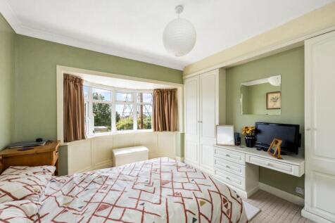 Mile Oak Gardens 30 BEDROOM GREEN.jpeg