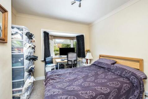 Mile Oak Gardens 30 BEDROOM PURPLE.jpeg