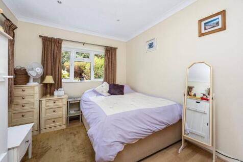 Mile Oak Gardens 30 BEDROOM LILAC.jpeg