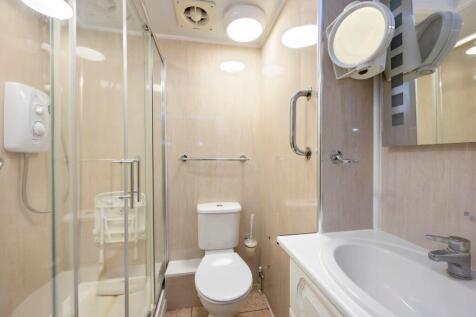 Collingwood House Flat 7 BATHROOM.jpeg