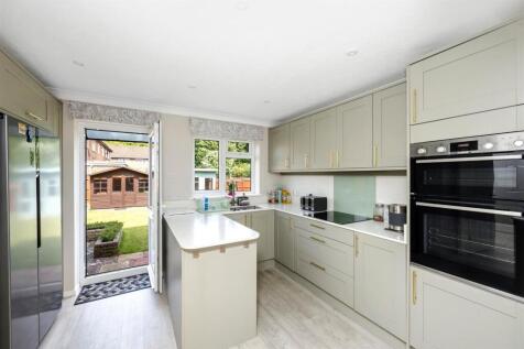 Thornbush Crescent 2 KITCHEN.jpeg