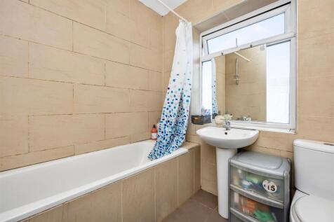 Rowan Avenue 15 BATHROOM.jpeg