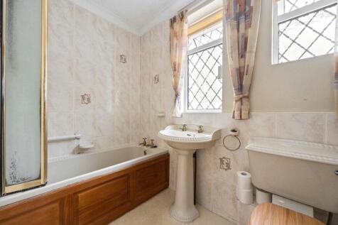 NEW BATHROOM.jpeg