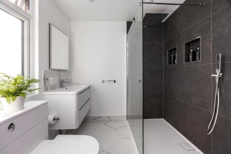 Easthill Drive 40 SHOWER ROOM.jpeg