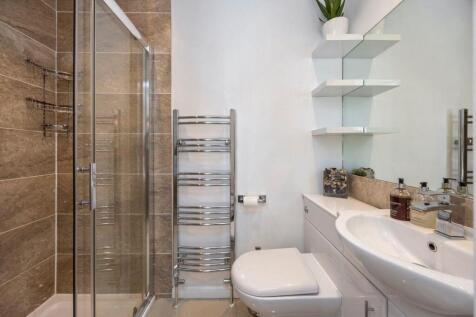 Easthill Drive 40 EN SUITE.jpeg