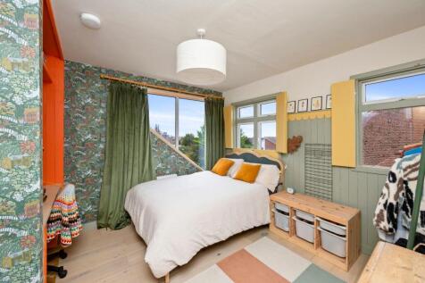 Holmes Avenue 33 BEDROOM FLORAL.jpeg