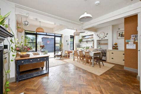 Holmes Avenue 33 OPEN PLAN KITCHEN LIVING SPACE.jp