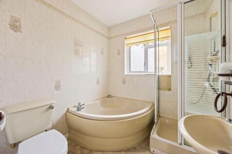 Northease Drive 77 BATHROOM.jpeg