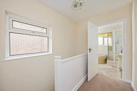 Northease Drive 77 LANDING 2.jpeg