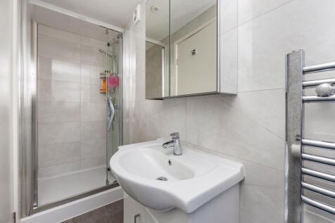 Hangleton Close 28 SHOWER ROOM.jpeg