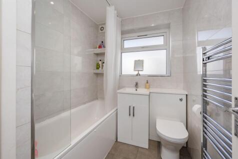 Hangleton Close 28 CLOAKROOM.jpeg