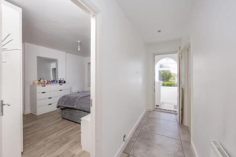 Hangleton Close 28 EN HALL.jpeg