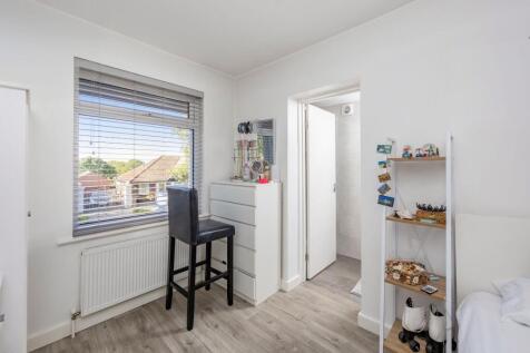 Hangleton Close 28 BEDROOM SKATES.jpeg