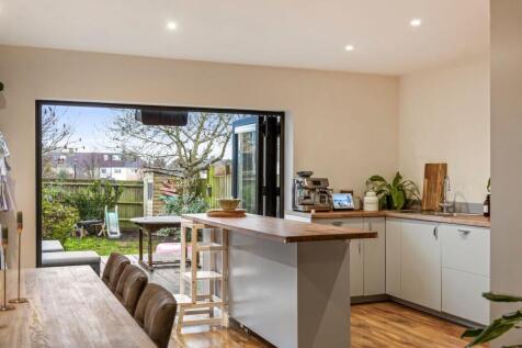 Rowan Avenue 83 DOORS OPEN.jpeg