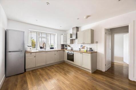 Balmoral Court 12 KITCHEN.jpeg