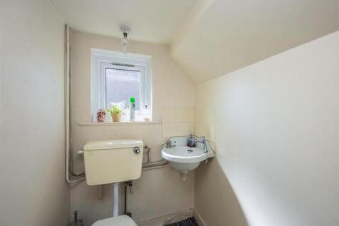 King George VI Dr 17 CLOAKROOM.jpeg