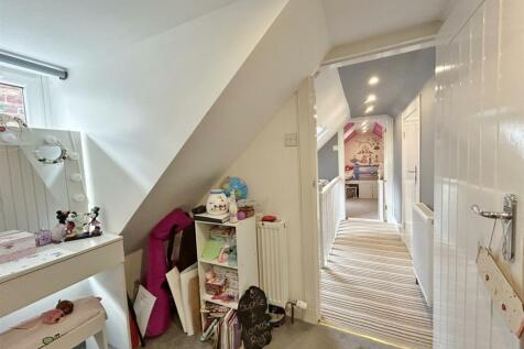 Bedroom 2 towards 3