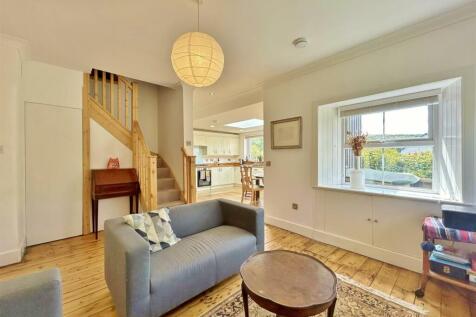 Lounge to stairs