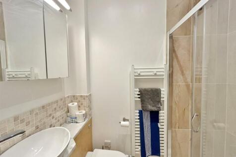 Ensuite shower room