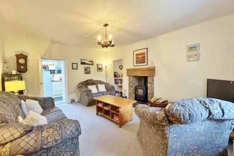 sitting room towards kitchen