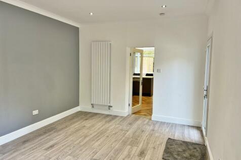 Garden room to kitchen