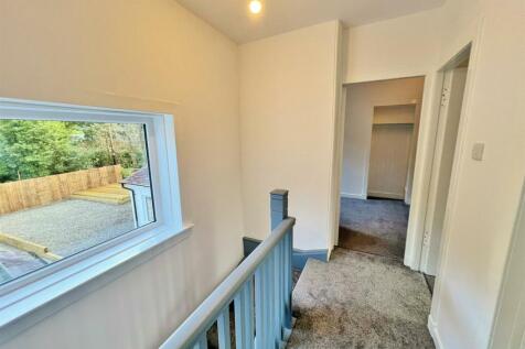 Upper hall to bedroom 3
