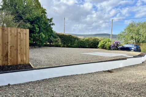 Front garden and driveway