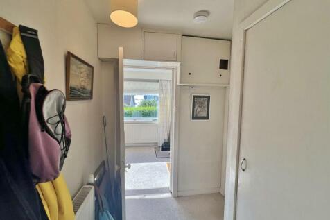 Hallway to bedrooms