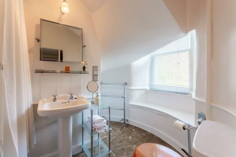 Bedroom 6- Fullarton Suite