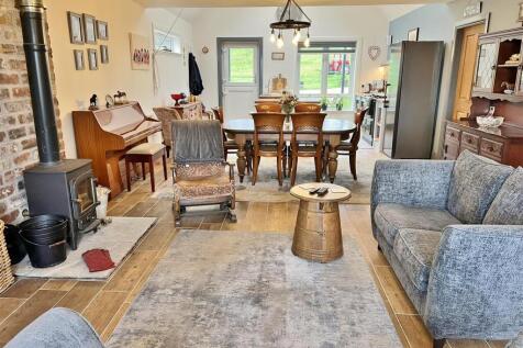 Lounge towards rear