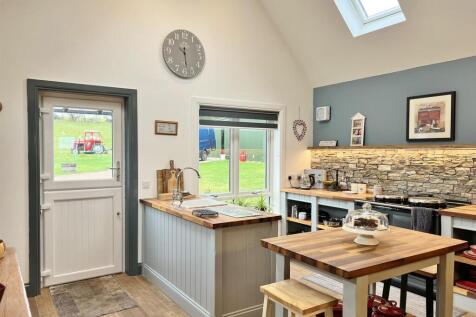Kitchen towards rear stable door