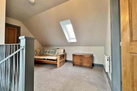 Upper landing space