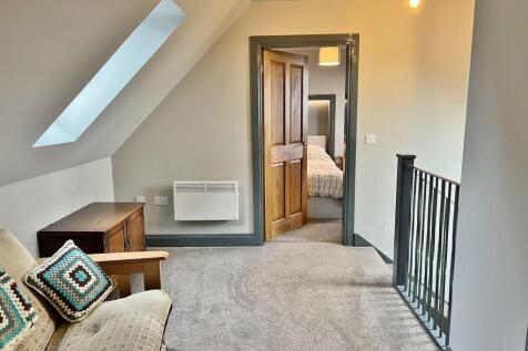 Upper landing space