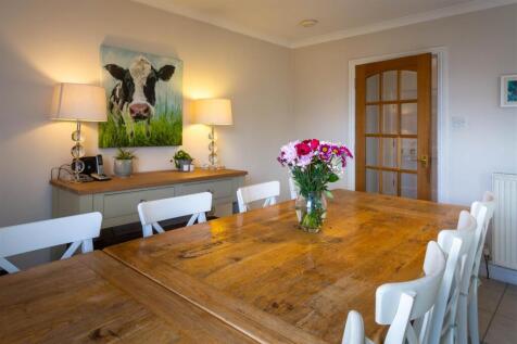 Dining area to hallway
