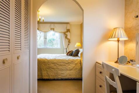 Ensuite dressing to bedroom