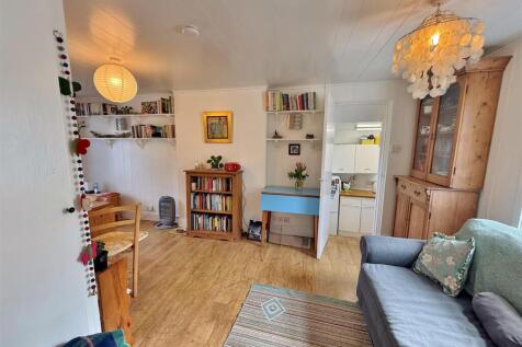 Living/ dining towards Kitchen