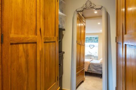 Dressing area Bedroom 1