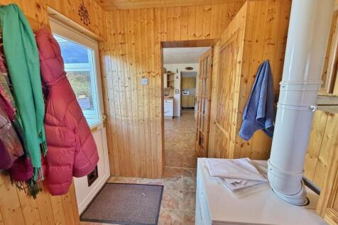 Utility area to kitchen