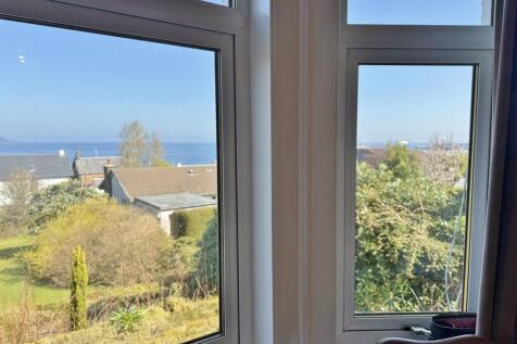 Lounge baywindow view