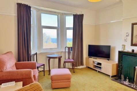 Lounge bay window