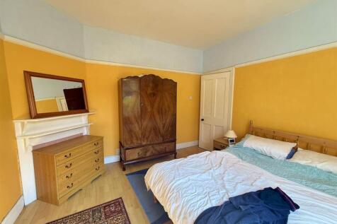 Ground floor bedroom 1