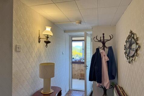 Hallway to entrance porch