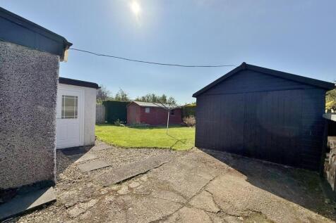 Rear garden, timber shed