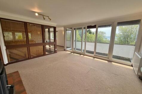 Lounge to balcony