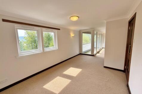 Dining Area to Lounge